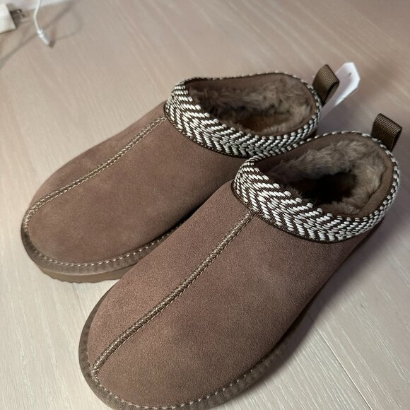 NIB Suede Women's Slippers - Picture 2 of 4